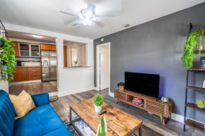 2 BD Home w/ Private Parking, Private Yard & W/D